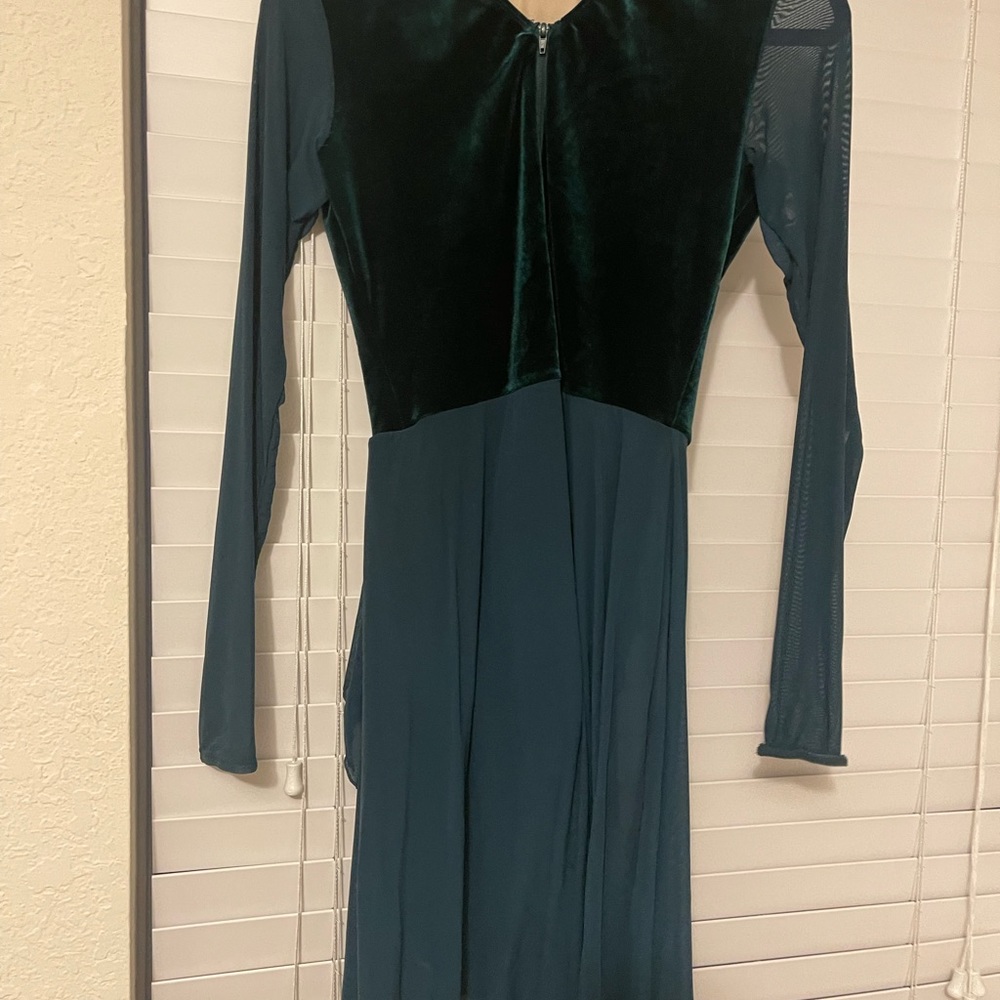 Beautiful dark green dance costume,costume reignstones and flower attachment